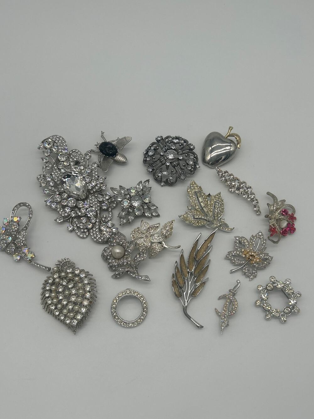 Vintage Brooch Lot of 17 Monet Judy Lee ORA LC Floral Leaf Mixed Jewelry